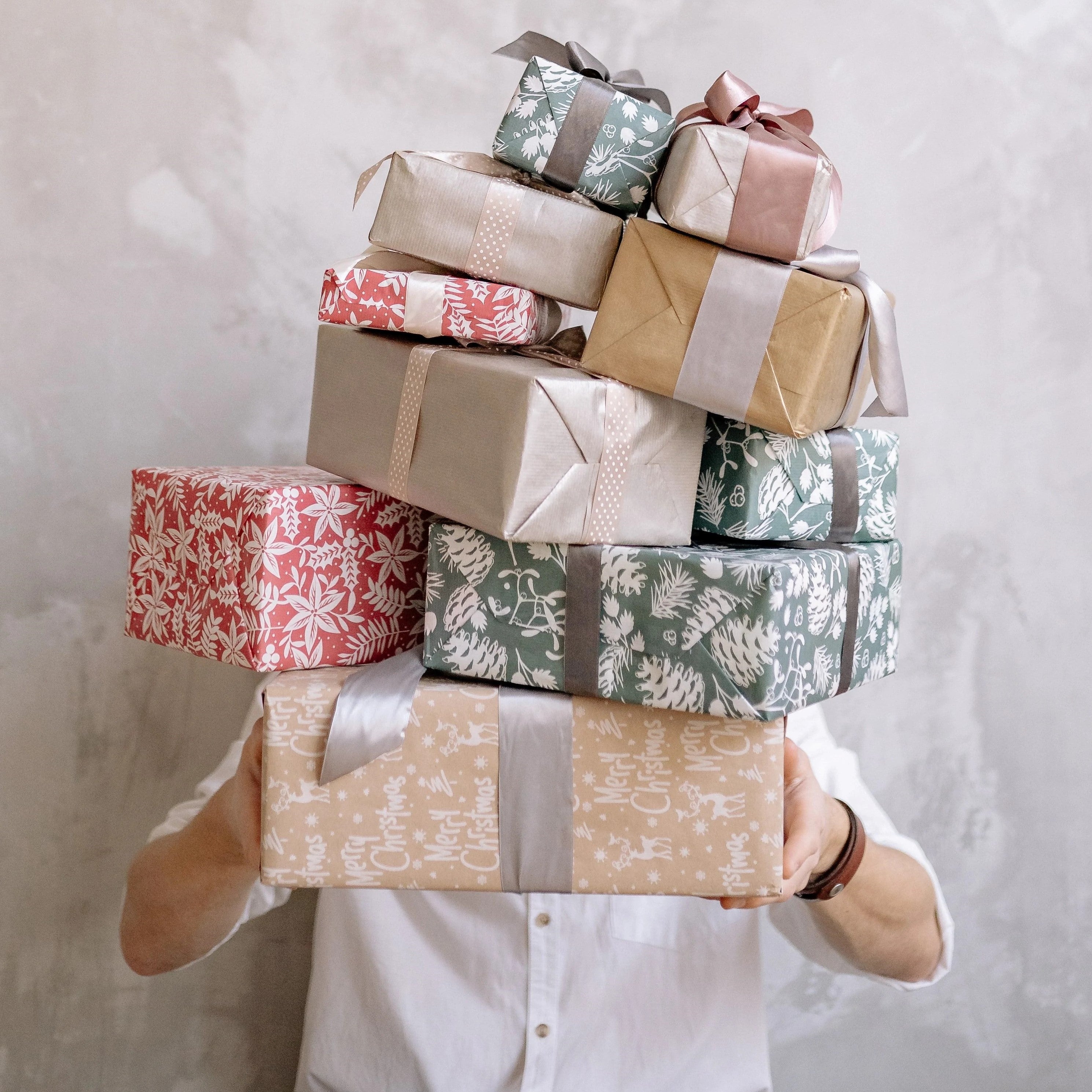 Home delivery concept. Delivery of gifts in winter for Christmas and New  Year. Sales, shopping. 12576195 Stock Photo at Vecteezy
